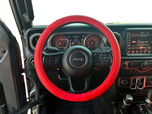 Used 2022 Jeep Wrangler Unlimited Sport AWD/4WD image 12