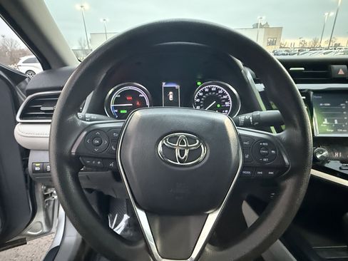 Certified 2019 Toyota Camry LE image 11