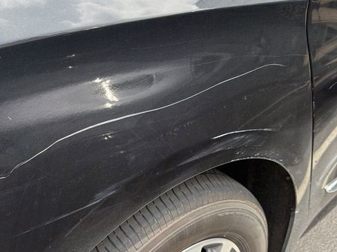 Used 2023 Chrysler Pacifica Limited FWD image 18