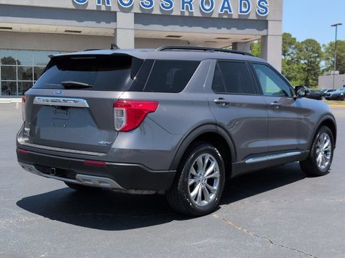 Certified 2022 Ford Explorer XLT w/ Equipment Group 202A AWD/4WD image 4