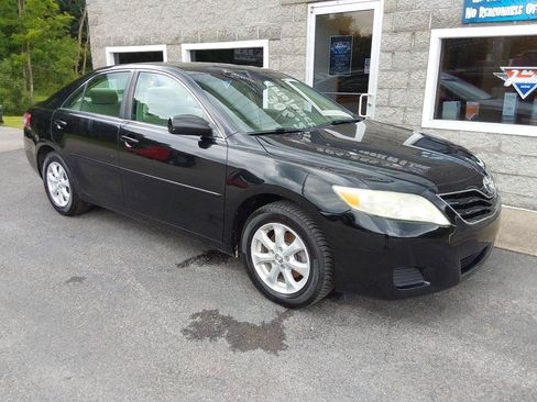 Used 2011 Toyota Camry LE w/ LE Extra-Value Pkg FWD image 2