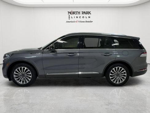 Used 2024 Lincoln Aviator Reserve w/ Elements Package Plus RWD image 2