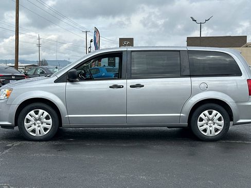 Used 2019 Dodge Grand Caravan SE w/ UConnect Hands-Free Group FWD image 7