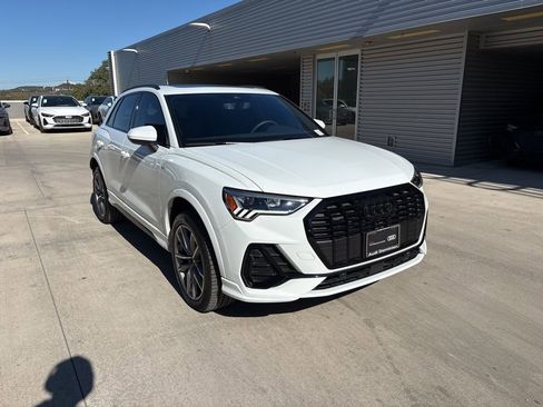 Certified 2025 Audi Q3 2.0T Premium w/ Convenience Package image 3