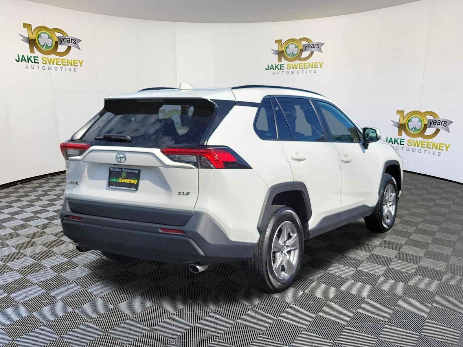 Used 2024 Toyota RAV4 XLE FWD image 5