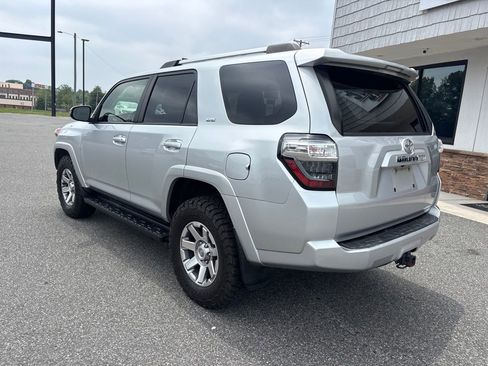 Used 2019 Toyota 4Runner SR5 AWD/4WD image 6