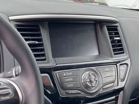 Used 2019 Nissan Pathfinder S AWD/4WD image 8