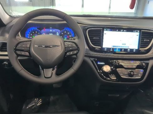 New 2026 Chrysler Pacifica Select w/ S Appearance Package AWD/4WD image 12