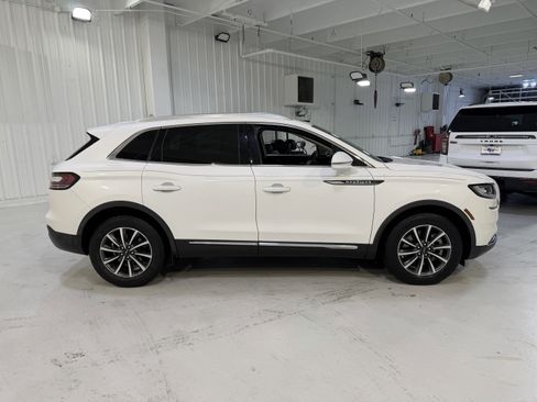 Used 2022 Lincoln Nautilus FWD image 6