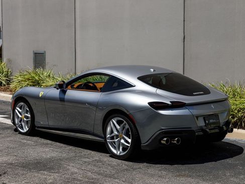 Used 2022 Ferrari Roma RWD image 3