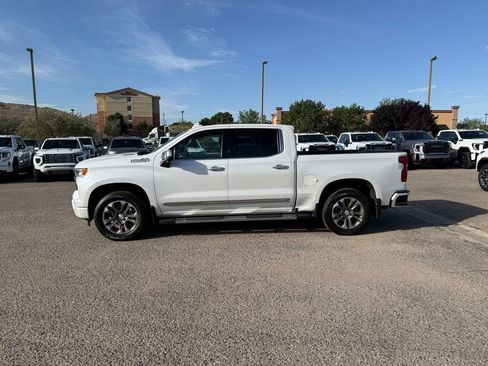 Used 2023 Chevrolet Silverado 1500 High Country w/ Z71 Off-Road Package AWD/4WD image 8