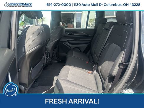 Used 2025 Jeep Grand Cherokee Laredo image 11