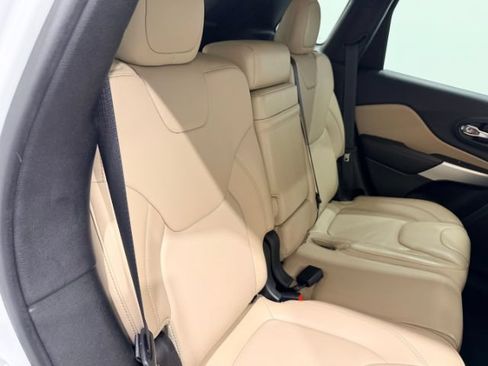 Used 2018 Jeep Cherokee Limited AWD/4WD image 29