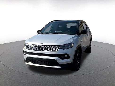 Used 2025 Jeep Compass Limited AWD/4WD image 5
