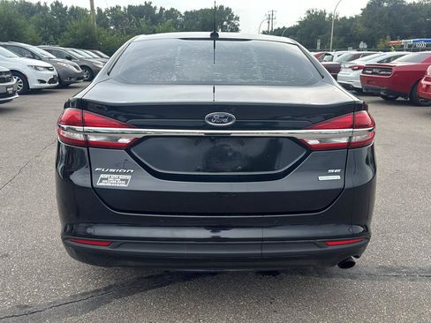 Used 2018 Ford Fusion SE w/ Fusion SE Technology Package FWD image 6