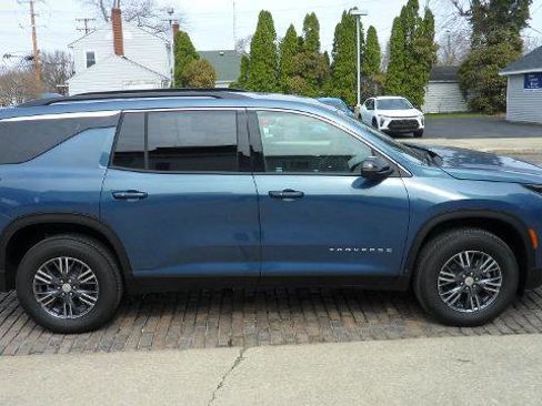 Used 2026 Chevrolet Traverse LT w/ Driver Confidence Package FWD image 1