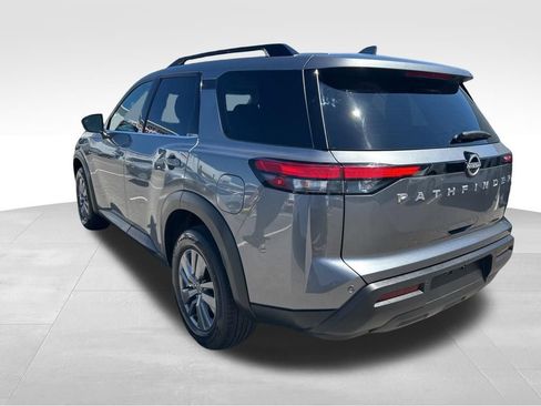 Used 2025 Nissan Pathfinder SV FWD image 4