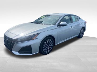 Used 2023 Nissan Altima 2.5 SV