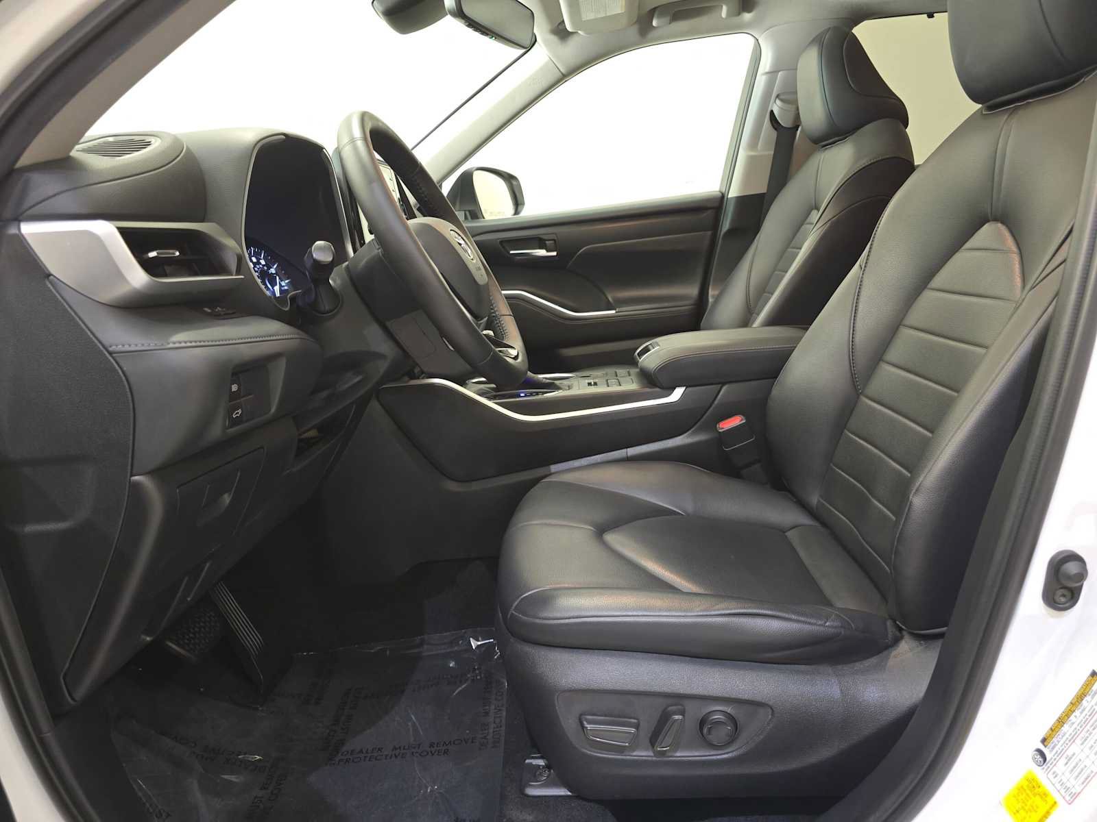 Used 2020 Toyota Highlander XLE AWD/4WD image 20