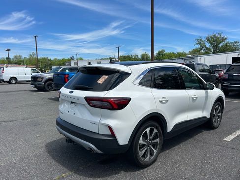 Used 2024 Ford Escape Platinum w/ Class II Trailer Tow Package AWD/4WD image 5