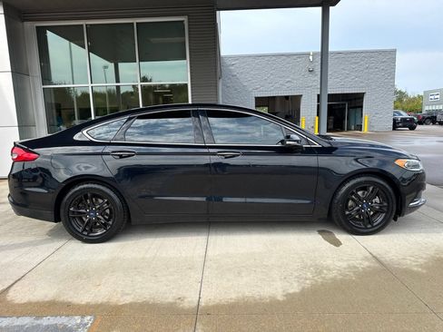 Certified 2018 Ford Fusion SE w/ Fusion SE Technology Package FWD image 9