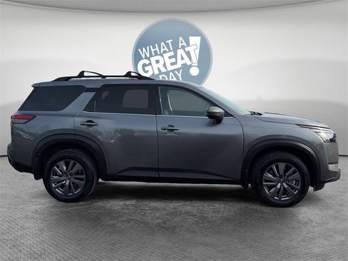 Used 2025 Nissan Pathfinder SV w/ Cargo Package image 2