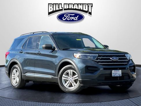 Certified 2022 Ford Explorer XLT RWD image 1