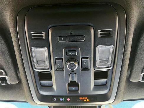 Used 2023 GMC Yukon XL Denali image 44