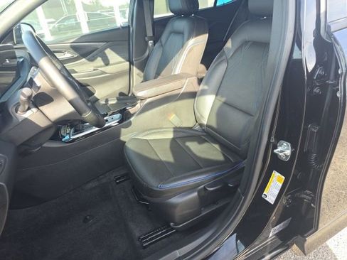 Used 2025 Buick Envista Sport Touring image 9