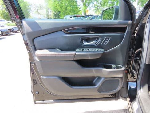 Used 2024 Honda Pilot TrailSport image 18