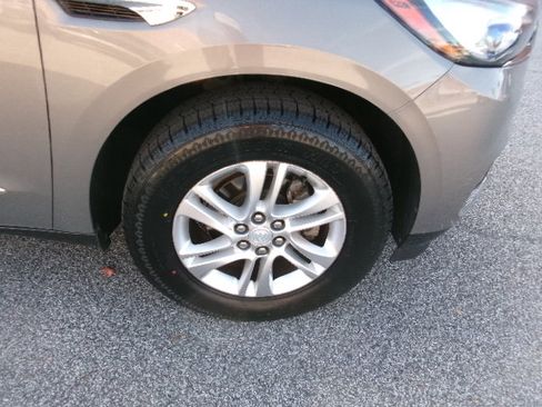 Used 2019 Buick Enclave Essence image 9