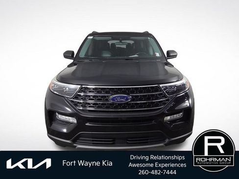 Used 2021 Ford Explorer XLT w/ Equipment Group 202A AWD/4WD image 3