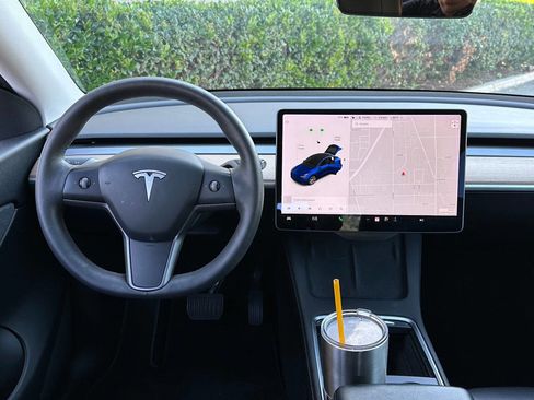 Used 2021 Tesla Model Y Long Range AWD/4WD image 10