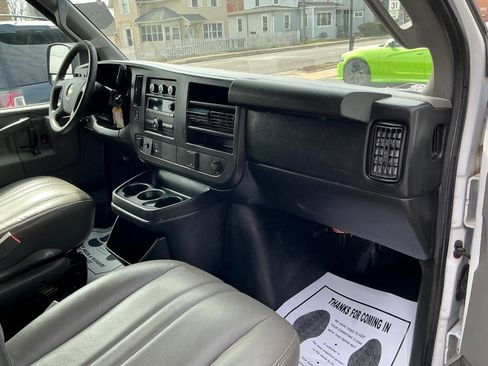 Used 2016 Chevrolet Express 2500 RWD image 16