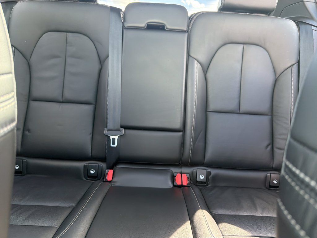 Used 2023 Volvo XC40 B5 Plus w/ Driver Assist Package AWD/4WD image 19
