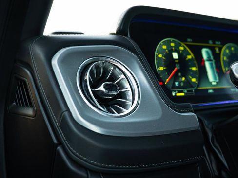 Used 2024 Mercedes-Benz G 550 image 40