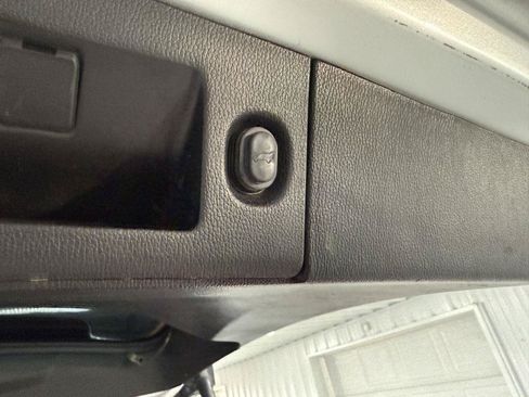Used 2018 Chevrolet Suburban LT AWD/4WD image 37