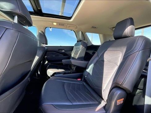 Used 2022 Nissan Pathfinder Platinum w/ Cargo Package image 31