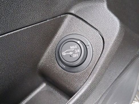 Used 2024 GMC Terrain SLE w/ Driver Convenience Package image 11