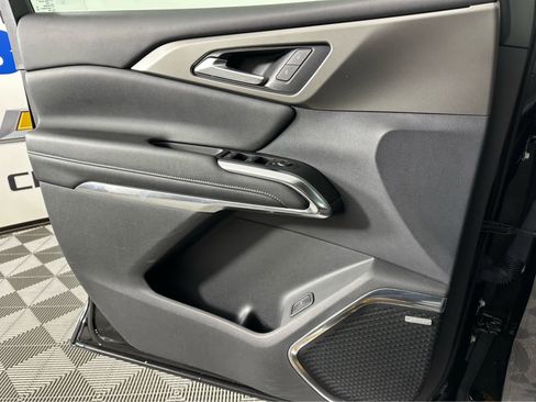 Used 2024 Chevrolet Traverse LT w/ Enhanced Driving Package image 19