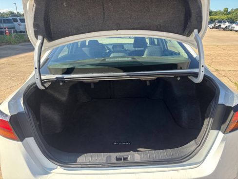 Used 2025 Nissan Altima 2.5 SV FWD image 31