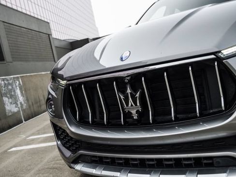 Used 2017 Maserati Levante S AWD/4WD image 24
