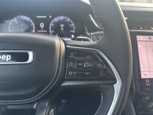 Used 2024 Jeep Grand Cherokee Overland AWD/4WD image 16