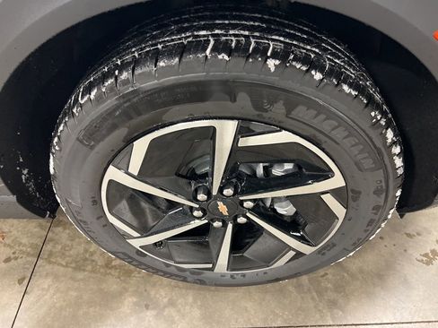 New 2026 Chevrolet Equinox EV LT AWD/4WD image 18