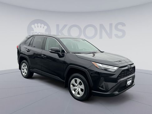 Used 2023 Toyota RAV4 LE image 10