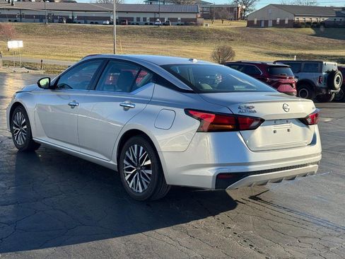 Used 2024 Nissan Altima 2.5 SV image 6