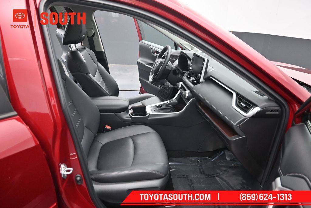 Used 2022 Toyota RAV4 Limited AWD/4WD image 31