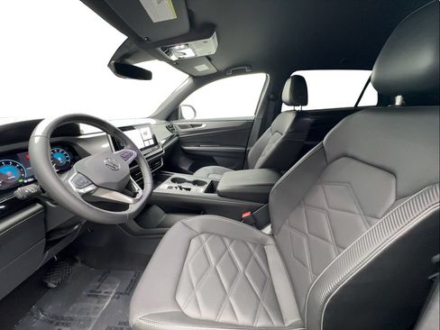 Used 2024 Volkswagen Atlas Cross Sport SE AWD/4WD image 19