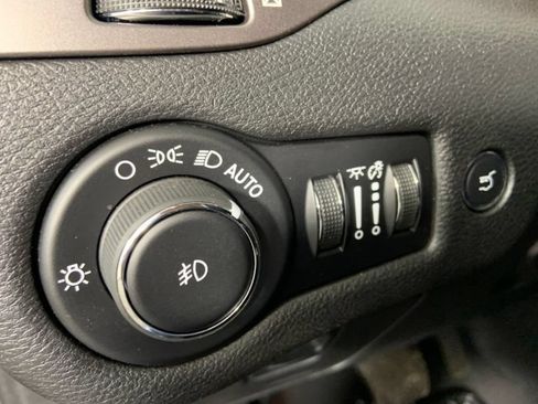 Used 2019 Jeep Cherokee Latitude Plus w/ Comfort/Convenience Group AWD/4WD image 29