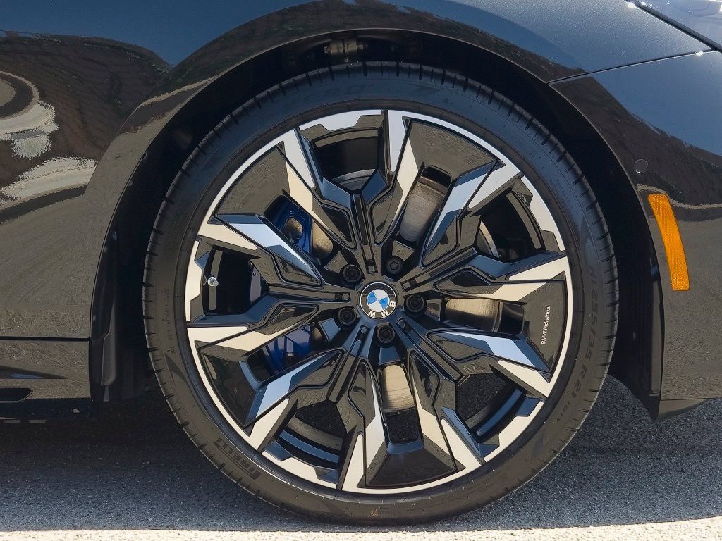 New 2027 BMW 550e xDrive w/ Premium Package AWD/4WD image 5